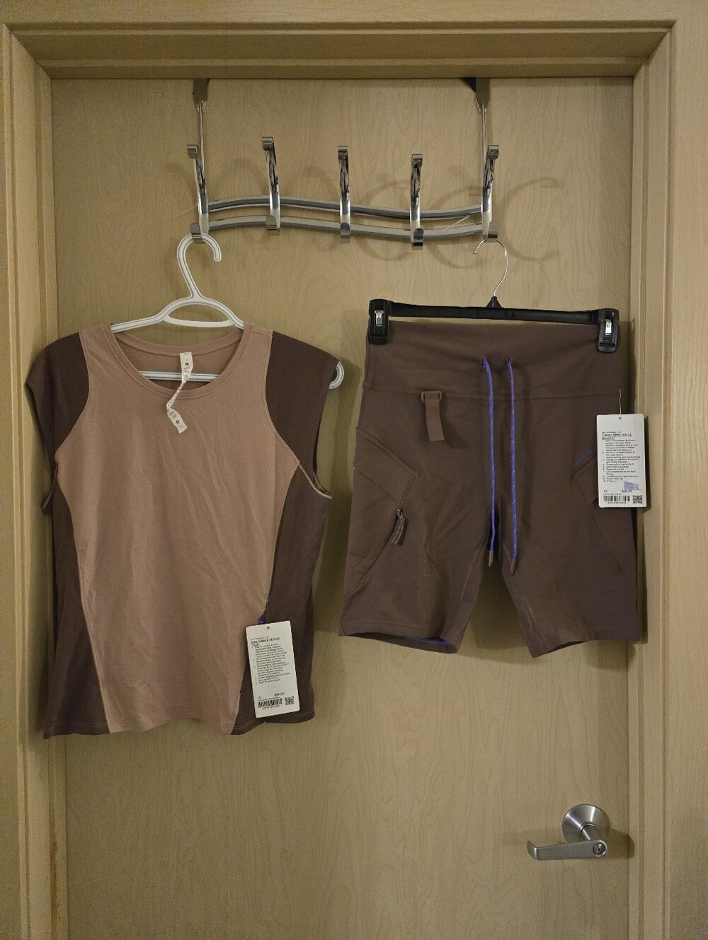 NWT Lululemon Cap Sleeve Tank & Cargo Hiking Shorts Set (10)